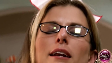Anya rendesen szopikálja a lompost Thumb