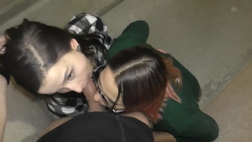 Amatőr tini barátnők szopkodják a répát Thumb