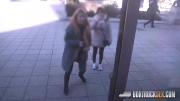 Magyar fiatal leányzó a szexkamionban kufircol az nyílvánosan Thumb