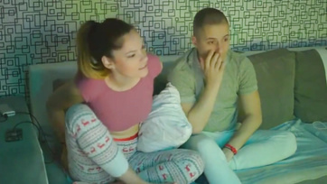 Hármasban Baszás kettő szexis tini bulával és az egyikük fiújával Thumb