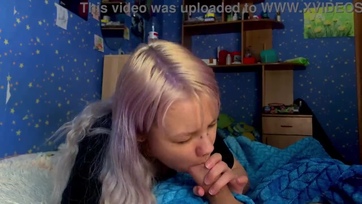 A mostoha húgicám meglátta hogy áll a dákóm és azt szerette volna hogy dugjam meg Thumb