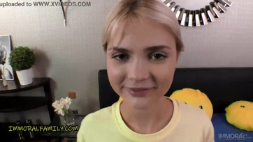 A cukimuki ukrán tini bula rádumálta a mostoha bátyusát hogy lövellje színig a kis nedves puncusát Thumb