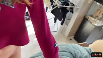 A mostoha testvérem szemrevaló kis popsijától azonnal beduzzadt a farkam egyszóval belógattam neki Thumb