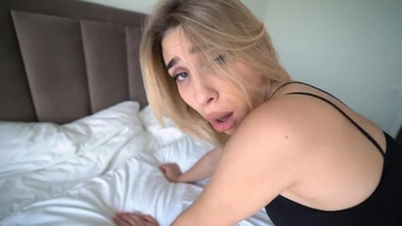 Úgy beindított a mostohabátyuskám hogy végül én kértem hogy fröcskölje tele a puncuskámat Thumb